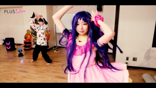 🎃👻HAPPY HALLOWEEN👻🎃  ハロウィン仮装ウィーク🎃✨
本日は、
✨NORIKO先生 JAZZ HIPHOPクラス✨
のハロウィン動画をお届けします🎬  NORIKO先生クラスらしいキレと表現力、そして遊び心たっぷりの仮装で、かっこよくて可愛い、まさに“魅せるハロウィン”になりました😆  笑顔いっぱいの
最高の時間になりました💫
来年のハロウィンも、
みんなでまた盛り上がりましょう〜!!  #JAZZHIPHOP #ジャズヒップホップ #plusculture #プラスカルチャー #ダンススクール #ダンススタジオ #梅田ダンス #大阪ダンス #ハロウィンダンス #ハロウィン動画 #ダンスリール #大人の習い事 #自分磨き #表現する楽しさ #踊るって最高 #ハロウィン仮装
